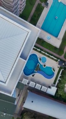 Premium tesisleri olan deniz kenarı lüksü.