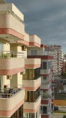 Şehir doğayla şehir arasındaki ahenkle yukarıdan görünüyor..