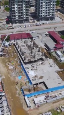 Kıyı gelişimi çeşitli yapılanma faaliyetleriyle yakalandı.