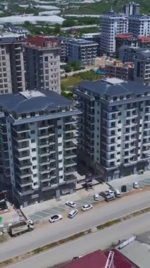 Canlı inşaat projeleri kıyı kasabasına değişim getiriyor..