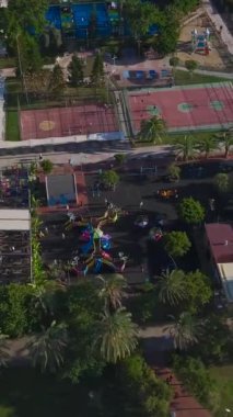 Aktif çocuklar ve mutlu titreşimlerle dolu eğlenceli bir oyun alanı..