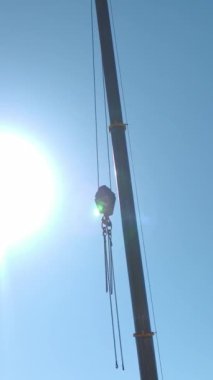 Turna montajı devam eden işlek bir inşaat alanının havadan görüntüsü.