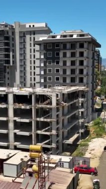 Gökyüzünden ele geçirilen hareketli bir bina projesi.