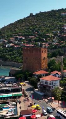 Alanya 'nın kalbinde duran güzel tarihi bir kule..