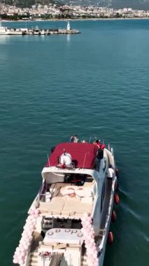 Nefes kesici deniz manzaralı huzurlu bir yat gezisi..