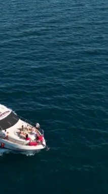 Akdeniz kıyısında huzurlu bir yolculuk..