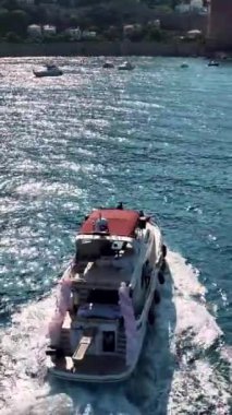 Huzurlu Akdeniz 'de sakin bir yolculuk.