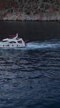 Sakin denizde rahatlatıcı bir macera.