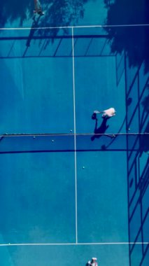 Yukarıdan canlı bir oyun, dinamik hareketlerle ve canlı bir manzarayla çekildi..