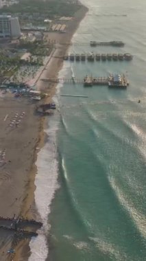 Atletler şaşırtıcı bir deniz kıyısında limitlerini zorluyorlar.