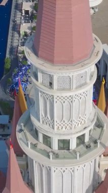 Çarpıcı bir arkaplan karşısında dinamik bir yarışma..