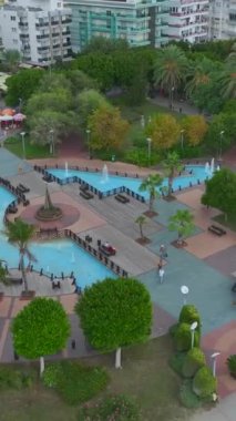 Deniz kenarında dinlenmek için huzurlu bir yer..