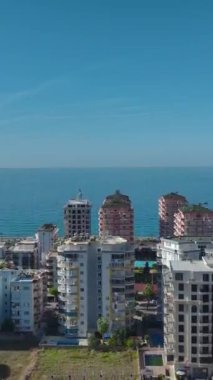 Hareketli bir inşaat alanının dinamik görüntüsü.