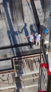 Bir sahne gösterisi beceri ve takım çalışması.