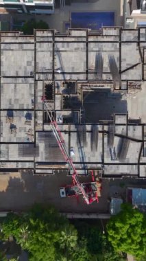 Yetenekli aktivitelerle dolu hareketli bir site.