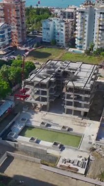 İnşaat tekniklerinin dinamik bir karışımı..