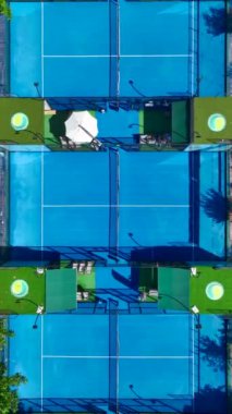 Yukarıdan canlı bir spor ve eğlence sahnesi.