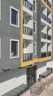 Değişik ve hareketli bir inşa süreci.