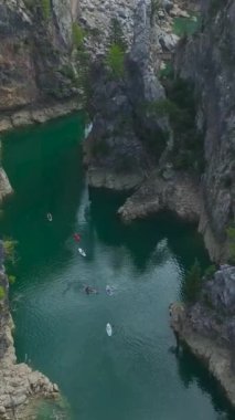 Doğada huzurlu ve huzurlu bir yolculuk..