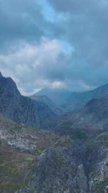 Canlı ve büyülü bir kaçış.