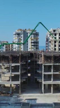 Dinamik ve canlı bir inşaat süreci.