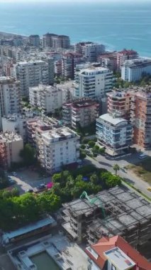 Modern inşaat tekniklerinin sergilendiği canlı bir çalışma alanı..