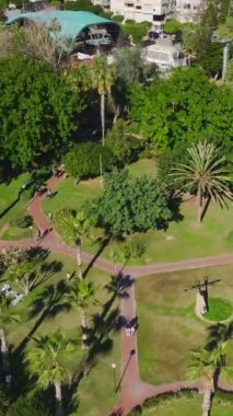 Nefes kesici kıyı manzaralı huzurlu bir park..