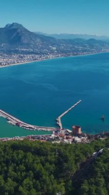 Canlı kıyı şeridiyle Alanya 'nın güzel şehri.