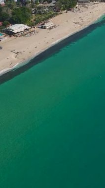 Alanya 'nın kalbinde pitoresk bir kumsal.