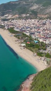 Deniz kenarında dinlenmek ve dinlenmek için mükemmel bir gün..