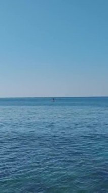 Gizli körfezlerin yanında kürek çekenler. Eşsiz bir Akdeniz deneyiminin hava görüntüleri.