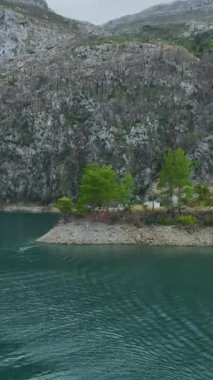 Deniz kenarında sakin ve manzaralı bir gün..