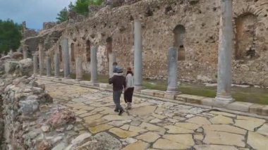 Geçmişe doğru büyüleyici bir yolculuk..