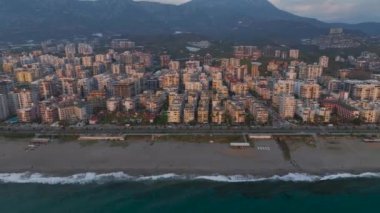 Şehir ve okyanusun uyumlu bir karışımı..