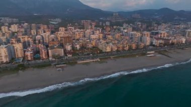 Sakin ve dramatik bir akşam gösterisi..