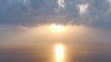 Büyüleyici ve resimli bir deniz gösterisi..