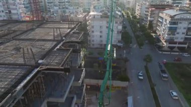 En üst katlarda dinamik beton işi.