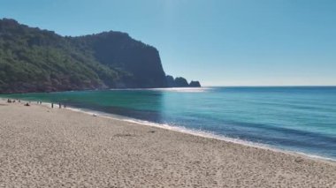 Nefes kesen su ve kumla huzurlu bir sahil..