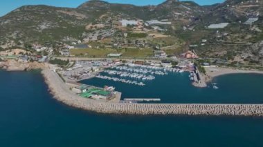Alanya 'da güzel bir yat ve su manzarası.