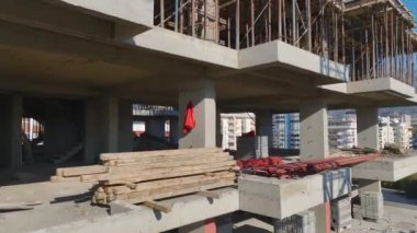 Canlı bina faaliyetlerinin havadan görüntüsü.