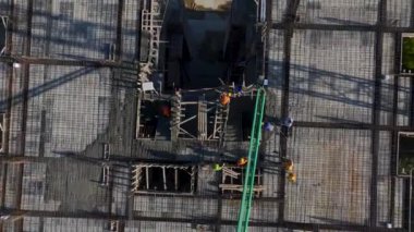 Dinamik yüksek binalar faaliyet halinde.