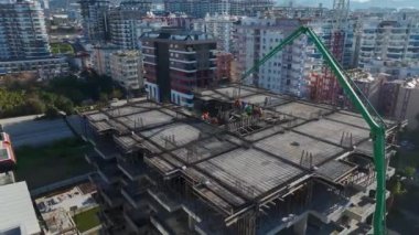 Dinamik bina etkinliği dikey olarak kaydedildi.