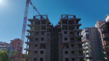 Yukarıdan çekilen canlı bir inşaat aşaması.