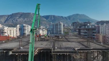 Verimli inşaat çalışmaları devam ediyor.