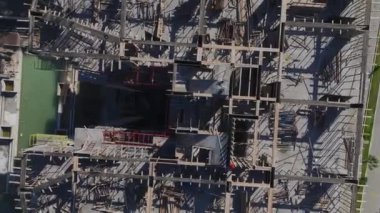 Etkin ve verimli bina dikey olarak ele geçirildi.