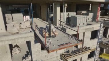 Tamamlanmaya yakın etkin bina etkinliği.