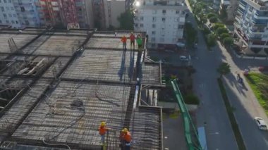 Tam gaz devam eden hareketli bir bina projesi.