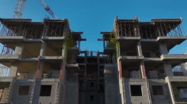 Üst kat inşaatı dikey olarak ele geçirildi.