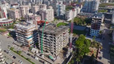 Yüksek seviyelerde beton dökülüyor.