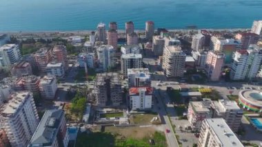 Yüksek katlarda dinamik beton işçiliği.